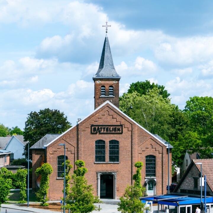 Batteliek building groot